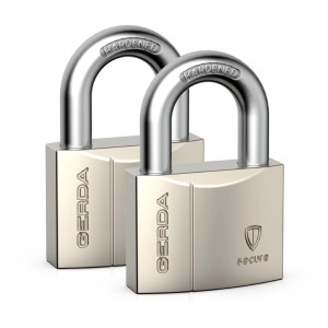 Dwa srebrne kłódki GERDA z hartowanym pałąkiem. Bezpieczeństwo dla domu i ogrodu.