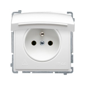Białe gniazdko elektryczne t.b.t. z klapką, do pomieszczeń wilgotnych.