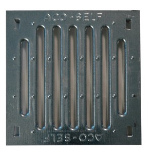 Odpływ podwórzowy ACO Self z rusztem ze stali ocynkowanej. Kanał odwadniający do podwórza i ogrodu.