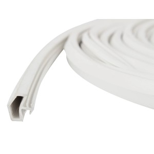 Biała uszczelka do drzwi, zwinięta, akcesoria do drzwi.