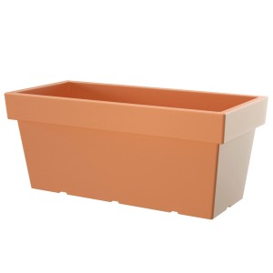Prostokątna skrzynka na kwiaty t.b.t. w terakotowym kolorze do ogrodu.