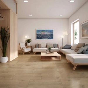 Jasne drewnopodobne płytki podłogowe w salonie z kanapą i dekoracjami.