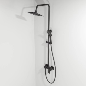 Czarna kolumna prysznicowa t.b.t. z deszczownicą i słuchawką.