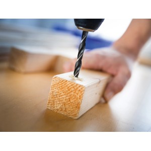 Wiertło do drewna LUX Classic wierci otwór w drewnie. Wiertło kręte do precyzyjnej obróbki drewna.