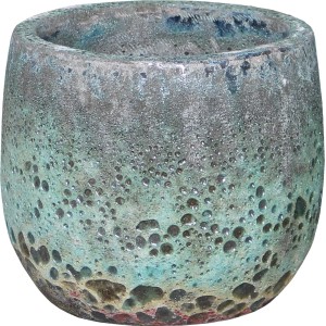 Dekoracyjna doniczka t.b.t. o teksturowanej powierzchni w odcieniach zieleni i szarości.