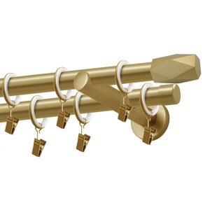 Złoty, podwójny karnisz z pierścieniami i haczykami do plis.