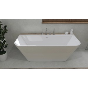 Wolnostojąca wanna prostokątna w kolorze białym z armaturą i półką.