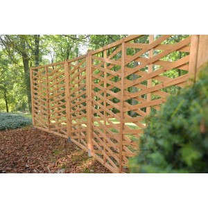 Drewniany płot/ekran do ogrodu i na patio, wzór diagonalny.