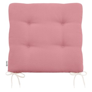 Różowa poduszka ogrodowa z guzikami i wiązaniami.