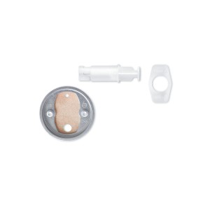 Zestaw akcesoriów łazienkowych t.b.t. zawiera metalowy element, kołek i mocowanie.