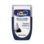 Tester koloru Dulux Easycare nietuzinkowe ecru, wałek do malowania ścian.