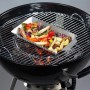 Warzywa w patelni grillowej na grillu węglowym. Zdrowe grillowanie.