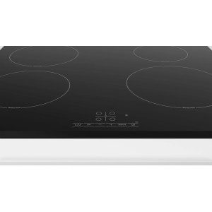 Czarna płyta indukcyjna t.b.t. z czterema strefami grzewczymi i panelem sterowania.
