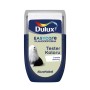 Dulux EasyCare tester koloru zielonego, wałek do malowania ścian.