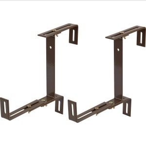 Dwa brązowe, regulowane uchwyty do skrzynek balkonowych zapewniające wyjątkowo mocne trzymanie.