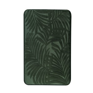 Zielona mata łazienkowa z wytłaczanym wzorem liści palmowych, prostokątna.