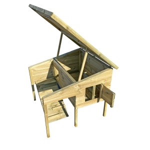 Otwarty drewniany Kurnik t.b.t., widok z lotu ptaka.