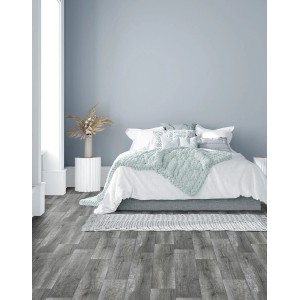 Szara wykładzina PCV w sypialni z łóżkiem i dywanem.