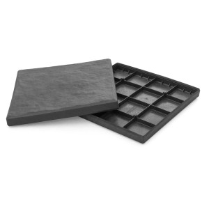 Czarna platforma t.b.t. o kwadratowej strukturze.