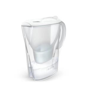 Dzbanek filtrujący wodę Brita, biały, do czystej wody pitnej.