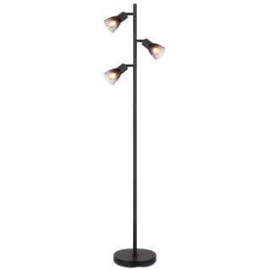 Czarna lampa podłogowa t.b.t. z trzema reflektorami do oświetlenia salonu.