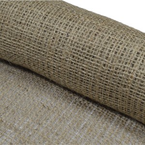 Rolka tkaniny jutowej, akcesorium ogrodowe do okrywania grządek i ochrony przed mrozem.