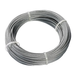 Zwinięta, srebrna lina t.b.t. zabezpieczona opaskami kablowymi.