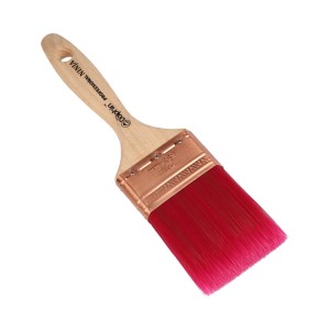 Pędzel t.b.t. z drewnianą rączką i różowym włosiem.