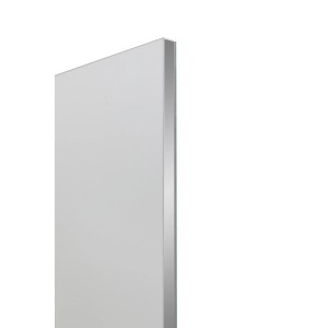 Zbliżenie na białe drzwi szafki z lustrem t.b.t.