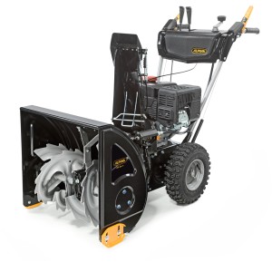 Benzynowa odśnieżarka Alpina AS 56 P o szerokości odśnieżania 56 cm z ząbkowanym ślimakiem.