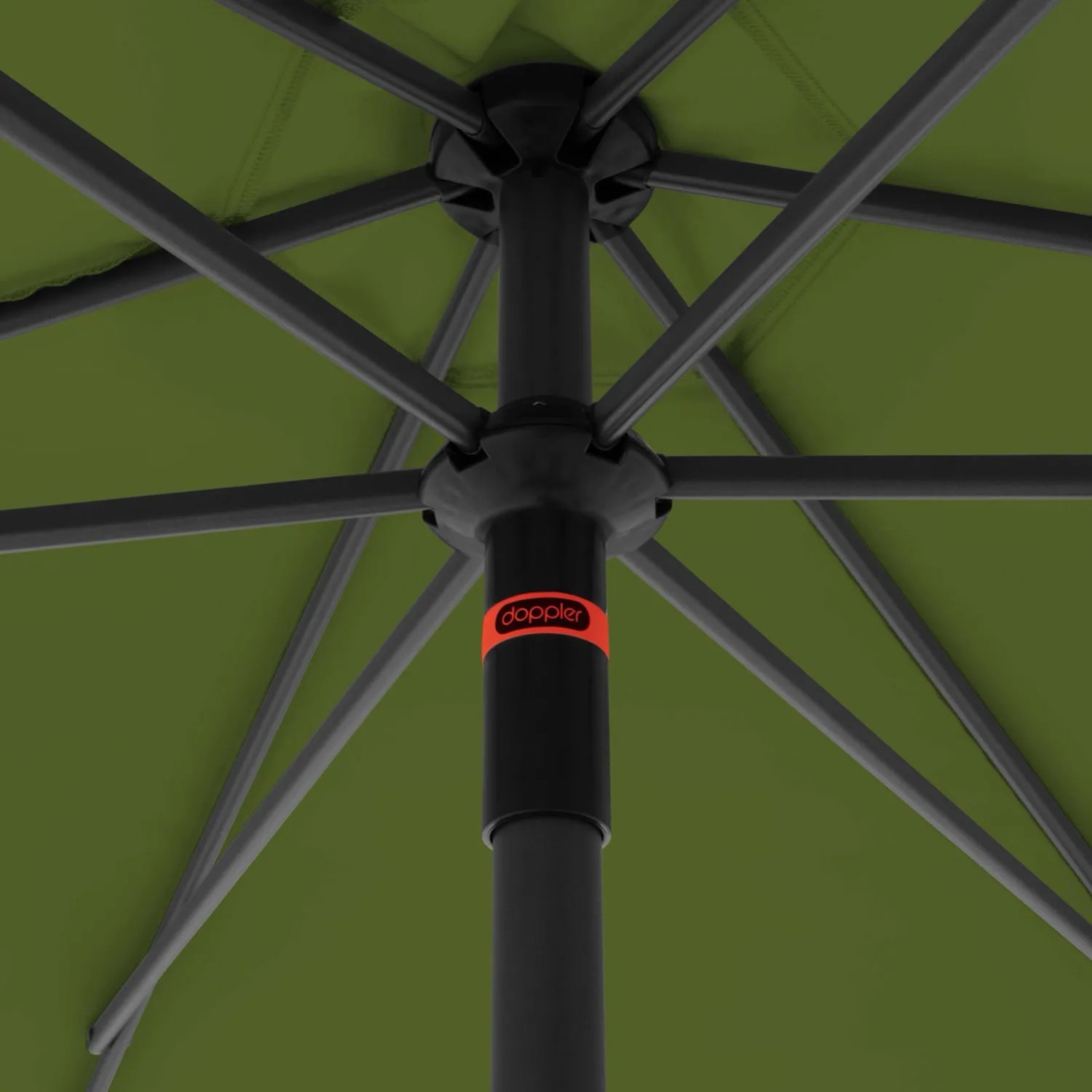 Zbliżenie: Parasol balkonowy Doppler MyZone Kiwi, widok od dołu na maszt i rozpórki.