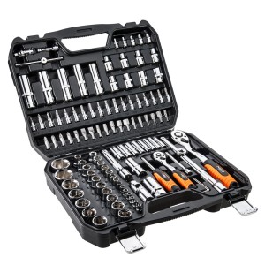 t.b.t. Klucze i zestaw kluczy w czarnej walizce narzędziowej.