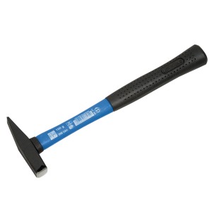 Młotek ślusarski LUX Classic, 100 g, z niebieskim trzonkiem z włókna szklanego i czarną głowicą ze stali narzędziowej.
