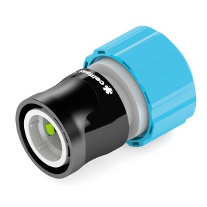 Złączka wodna t.b.t. z niebieską nakrętką i czarną obudową.