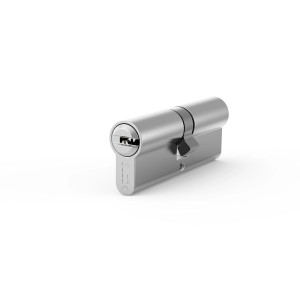 Wkładka drzwiowa t.b.t. w kolorze srebrnym, zbliżenie.