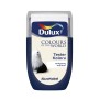 Tester koloru Dulux „Antyczny marmur”: Niebieski wałek do malowania ścian.