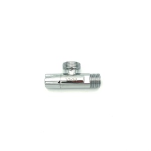 Błyszczący metalowy zawór kątowy, 1/2 x 3/4 cala.