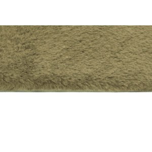 Zbliżenie beżowego dywanu z długim włosiem t.b.t.