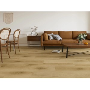 Ułożona podłoga winylowa Avila Dąb Średni w salonie z meblami.