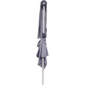 Złożony szary parasol balkonowy (180x130cm) ze stalowym masztem na balkon.