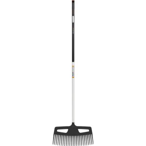 Grabie do liści Fiskars Xact L z szeroką głowicą i aluminiowym trzonkiem do prac ogrodowych.