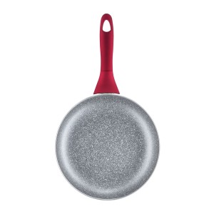 Patelnia t.b.t. z czerwonym uchwytem do kuchni.