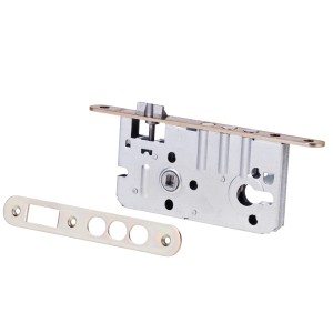 Zamek do drzwi z blachą czołową i zaczepową, widoczne detale.