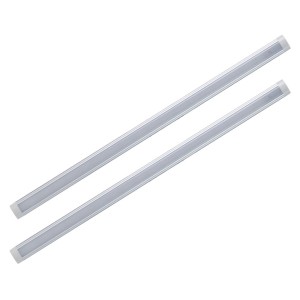 Dwie srebrne lampy LED t.b.t. do montażu pod szafkami.