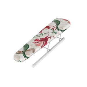 Deska do prasowania z pokrowcem w kwiaty i ptaki.