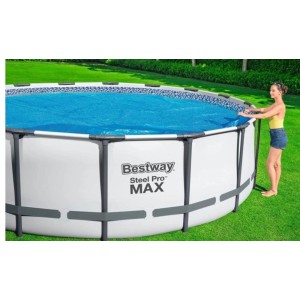 Okrągła solarna pokrywa basenowa Bestway Ø 417 cm na basenie, chroni przed brudem i ogrzewa wodę.