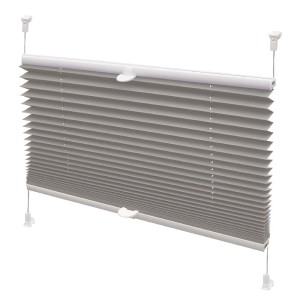 Szara roleta t.b.t. do okien, składana tkanina z białym uchwytem.