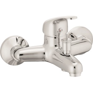 Błyszcząca, chromowana bateria wannowa t.b.t. do montażu na ścianie.