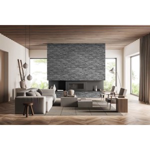 Salon z okładziną ścienną z szarych kamieni t.b.t. i kominkiem.