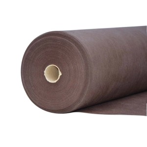 Rolka brązowej włókniny do zwalczania chwastów, folia i polar do ogrodu.